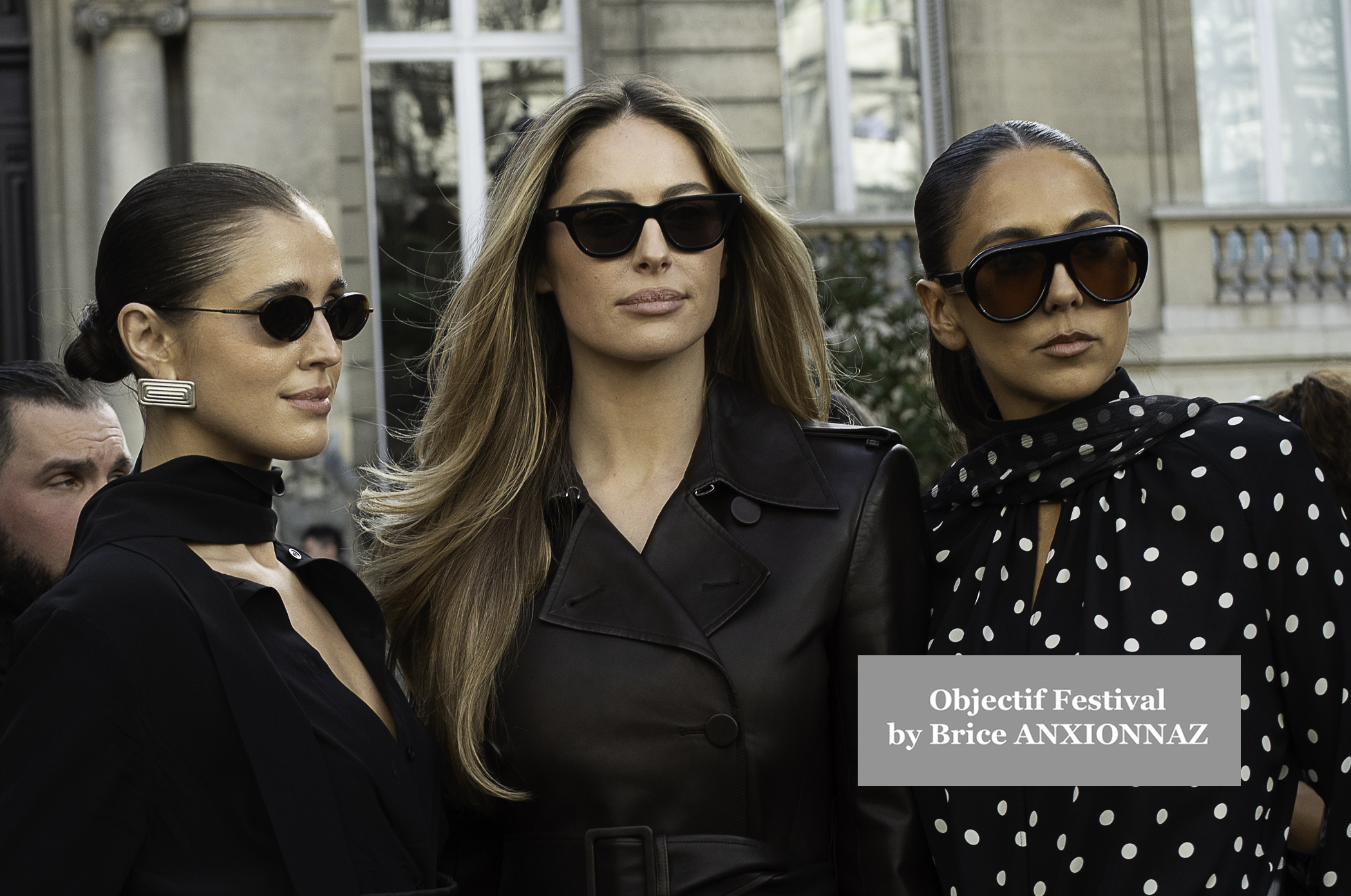 Photo streetstyle de Mary Charteris - Streetstyle photos of guest arrivals at the Nina Ricci show lors du défilé Nina Ricci Spring 2025 à Streetstyle-photos-of-guest-arrivals-at-the-Nina-Ricci-show, Paris Fashion Week le 7 March 2025 par Brice ANXIONNAZ (Objectif Festival)